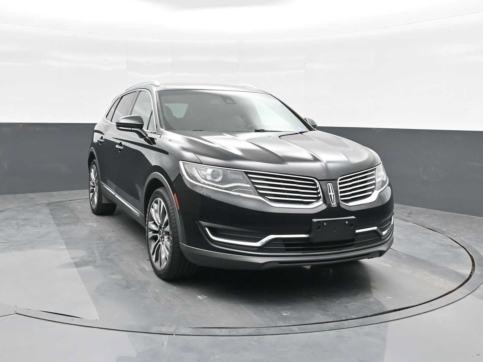 Used 2016 Lincoln MKX Reserve w/ Driver Assistance Package AWD/4WD image 2