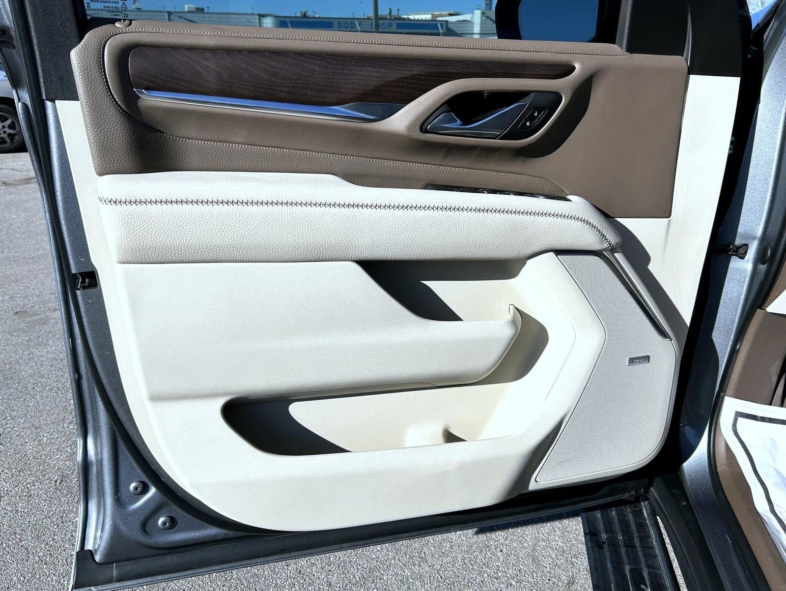 Used 2022 GMC Yukon XL Denali w/ Denali Premium Package image 9