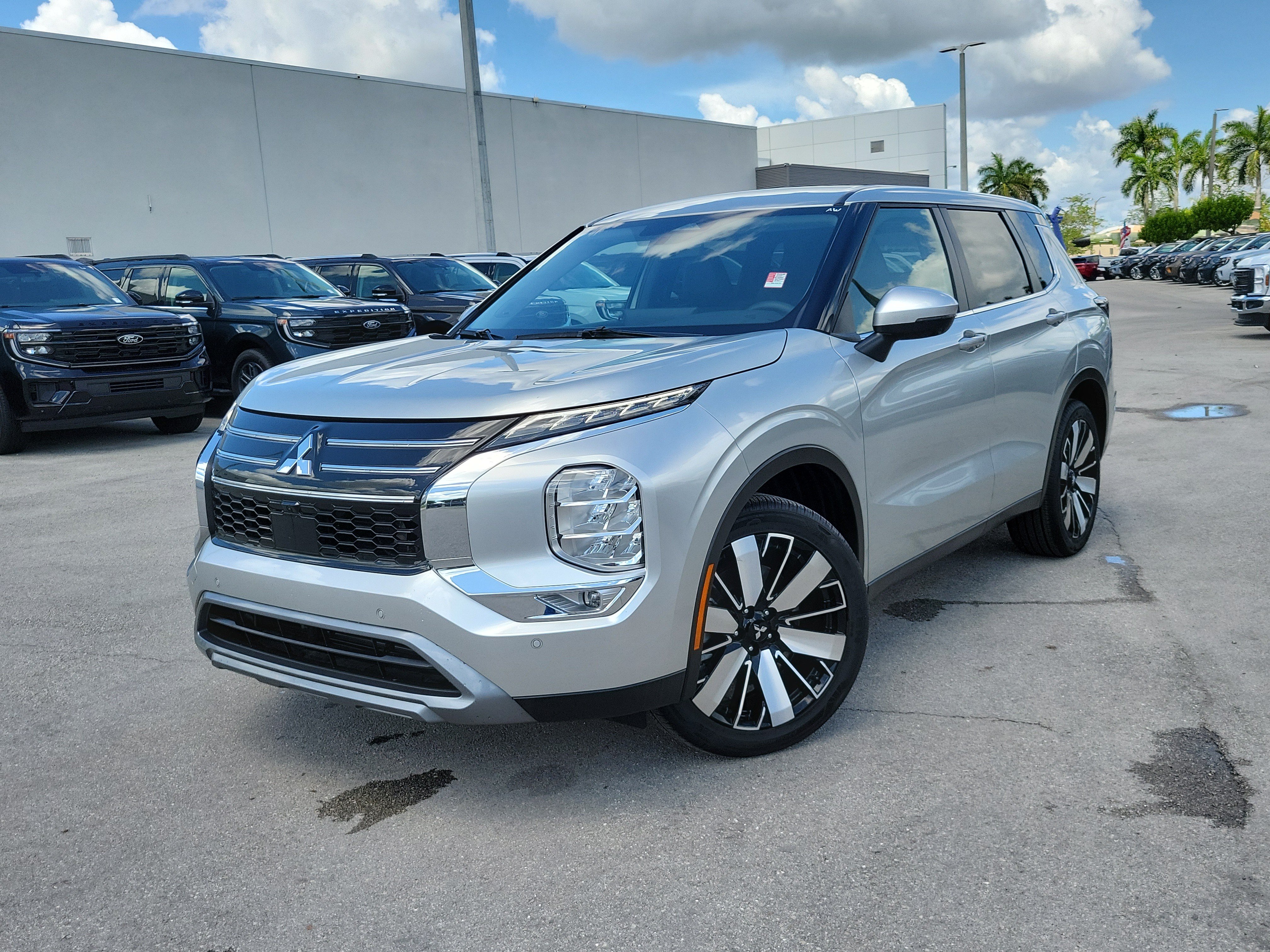 Used 2025 Mitsubishi Outlander SE FWD image 33