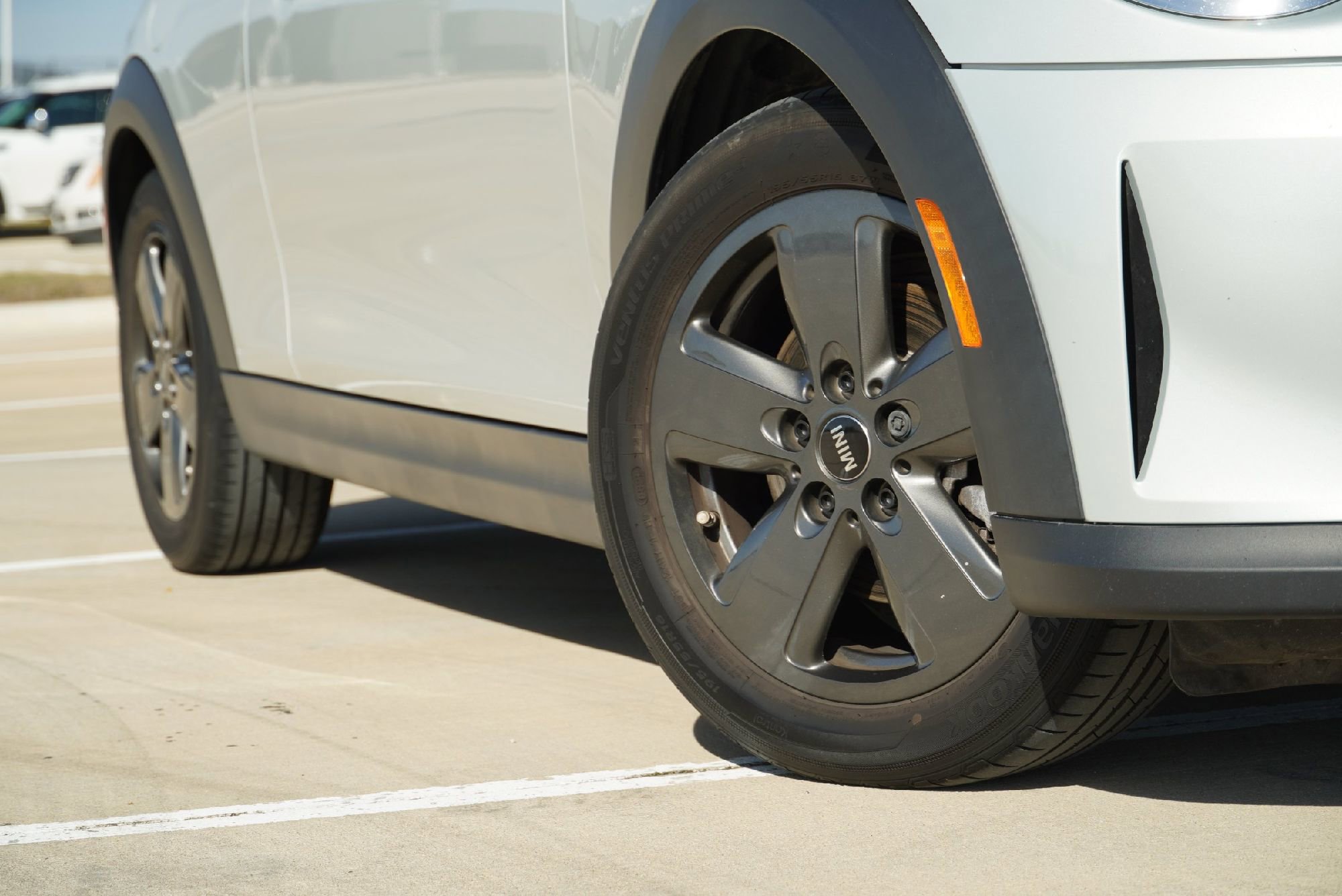 Used 2023 MINI Cooper 2-Door Hardtop image 3