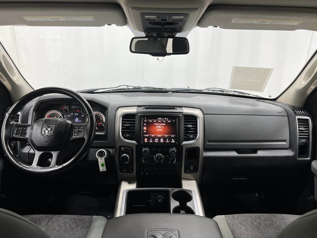 Used 2015 RAM 1500 Classic SLT w/ Luxury Group AWD/4WD image 17
