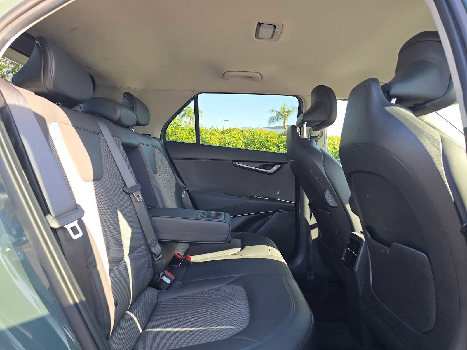 Used 2023 Kia Niro EX image 12