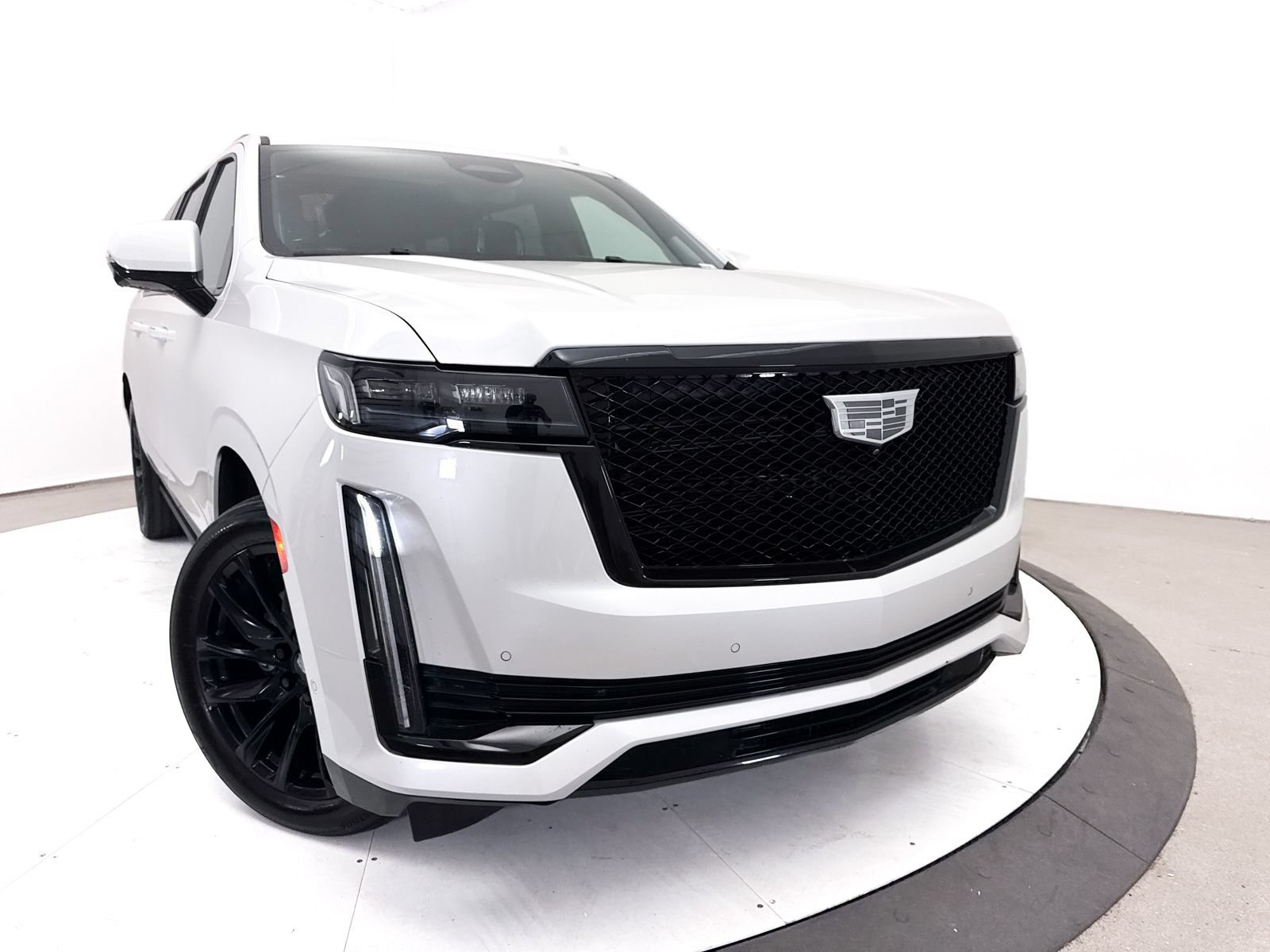 Used 2023 Cadillac Escalade ESV Sport Platinum w/ LPO, ONYX Package AWD/4WD image 9