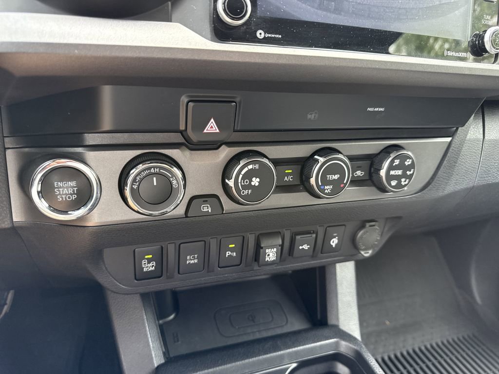 Used 2020 Toyota Tacoma TRD Off-Road w/ Technology Package AWD/4WD image 22