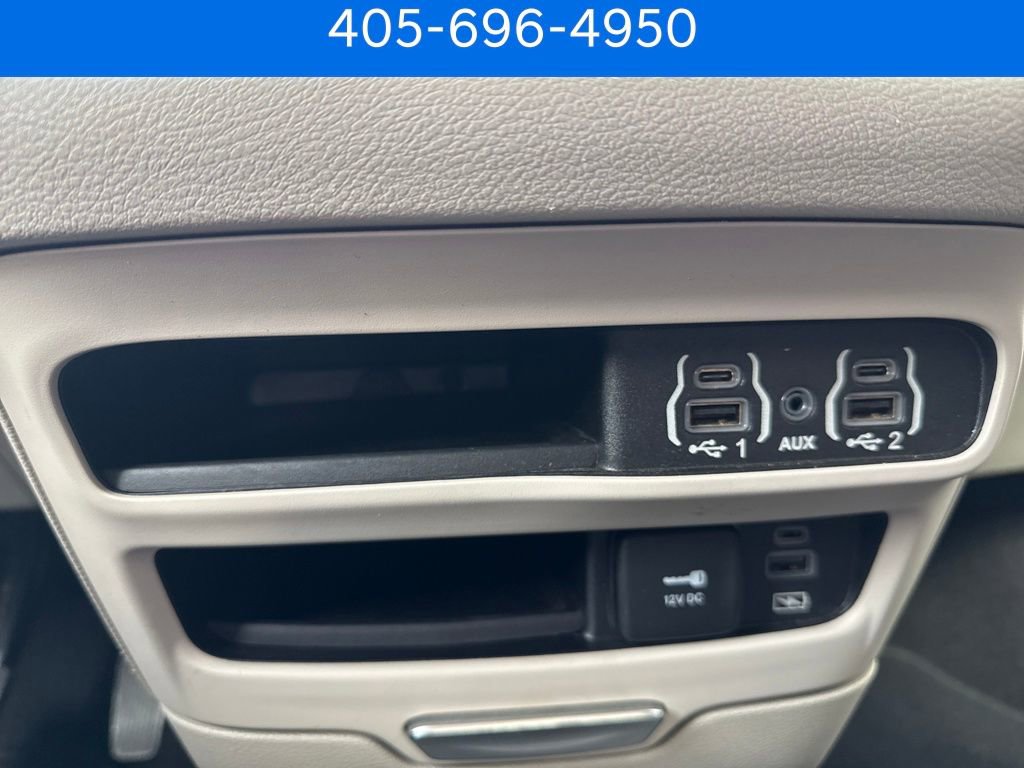 Used 2022 Chrysler Pacifica Touring-L image 30
