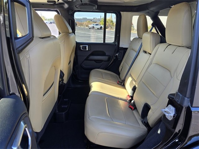 Used 2018 Jeep Wrangler Unlimited Sahara image 11