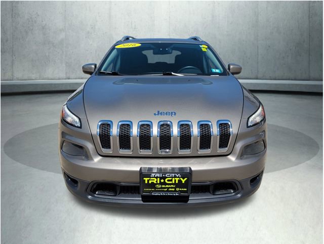 Used 2016 Jeep Cherokee Latitude w/ Cold Weather Group AWD/4WD image 12