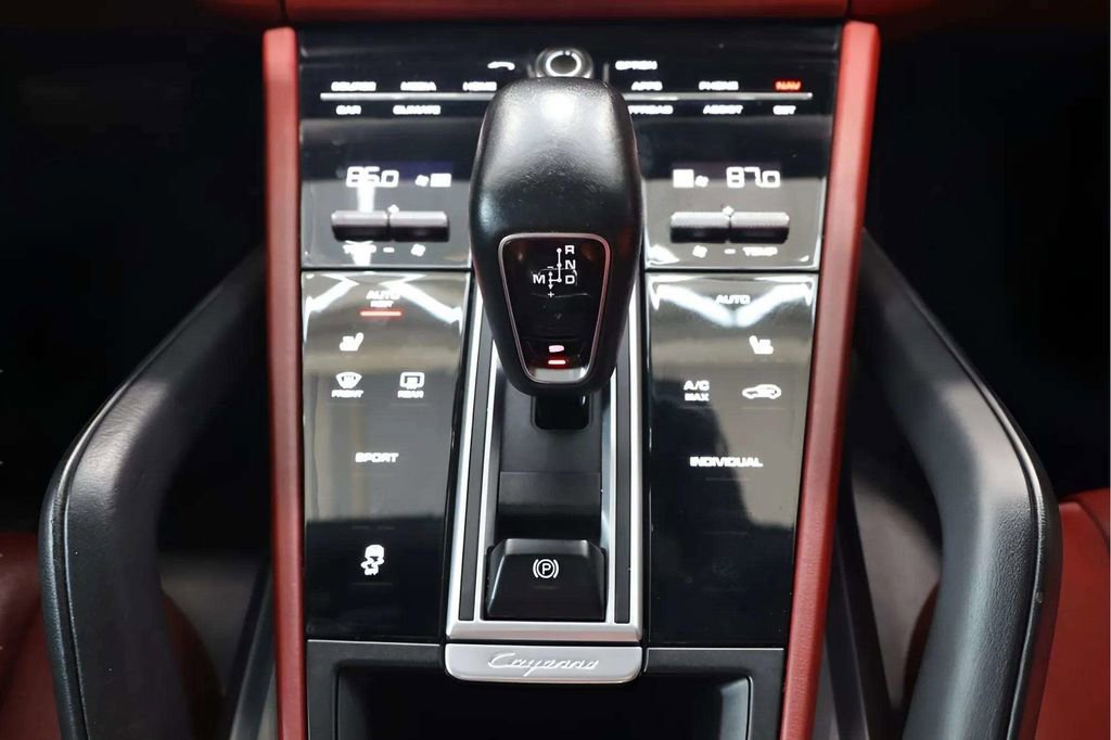 Used 2019 Porsche Cayenne Base image 18