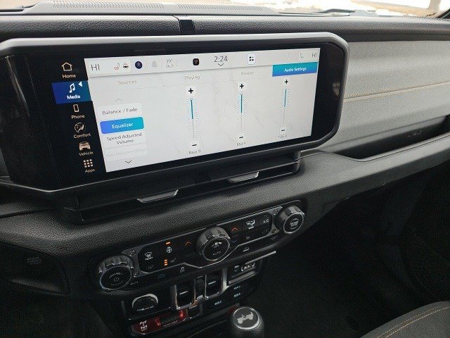 Used 2025 Jeep Wrangler Willys image 23