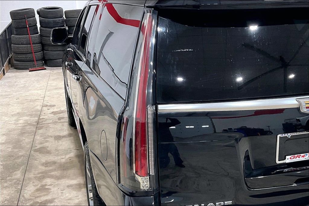 Used 2015 Cadillac Escalade ESV Premium image 31