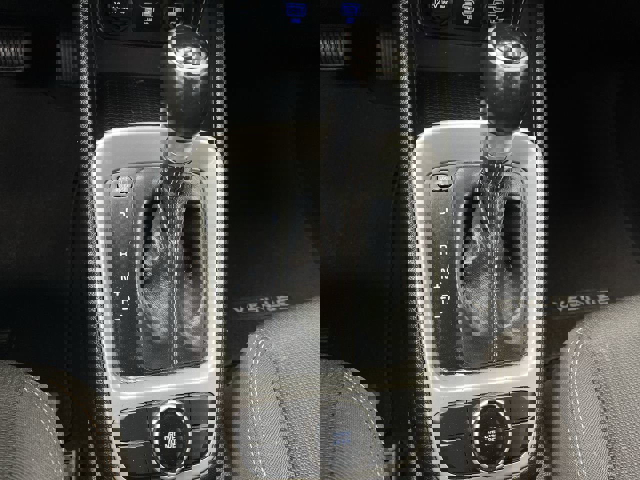 Used 2021 Hyundai Venue SEL image 19