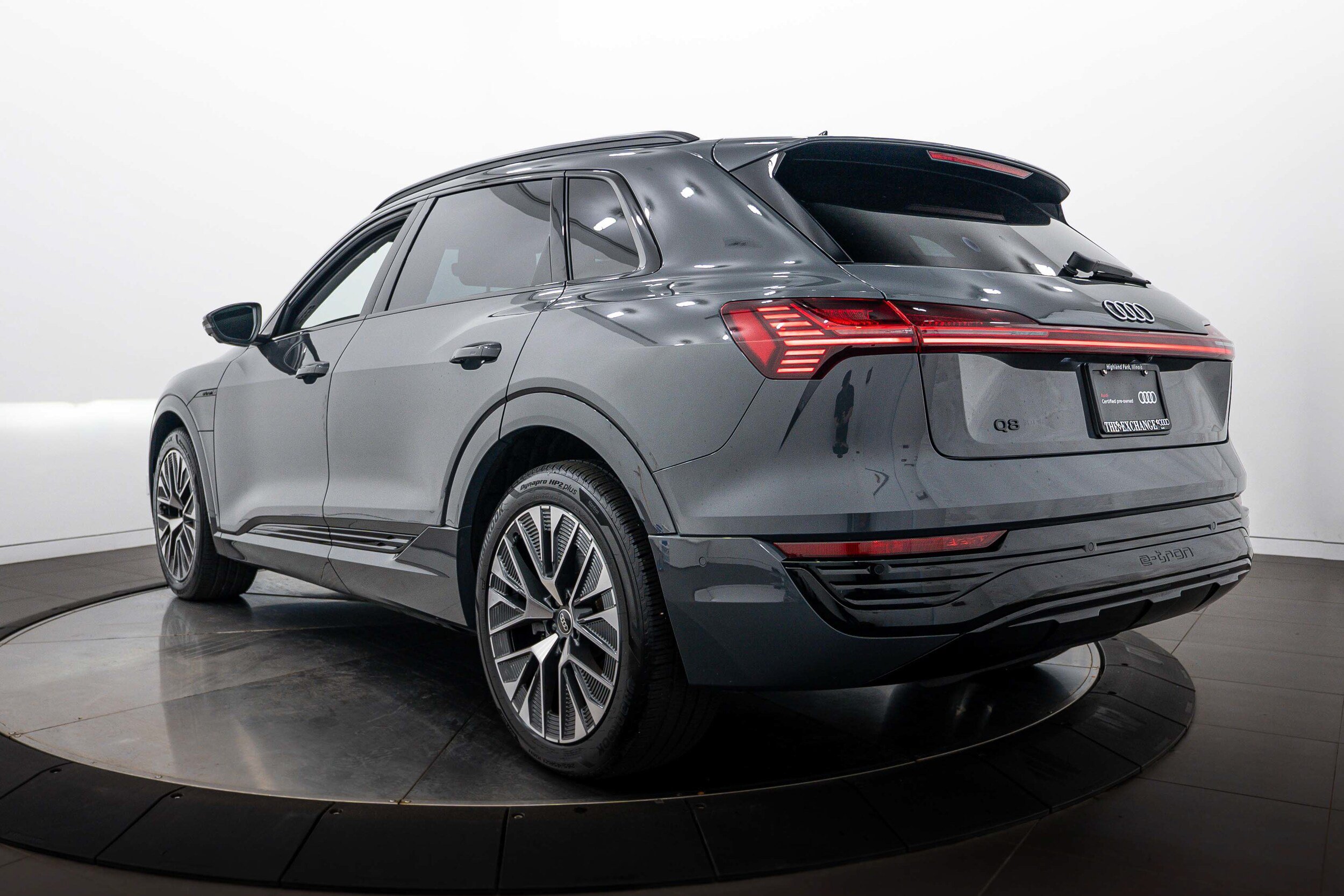Certified 2024 Audi Q8 e-tron Premium Plus w/ Premium Plus Package AWD/4WD image 5