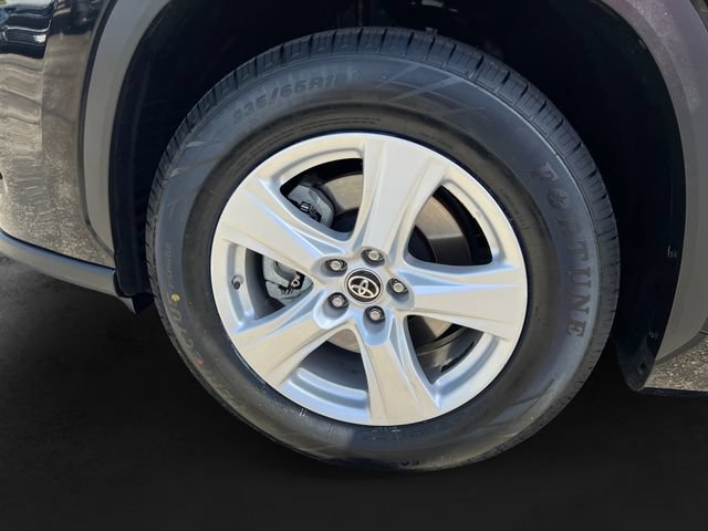 Certified 2025 Toyota Highlander LE FWD image 11