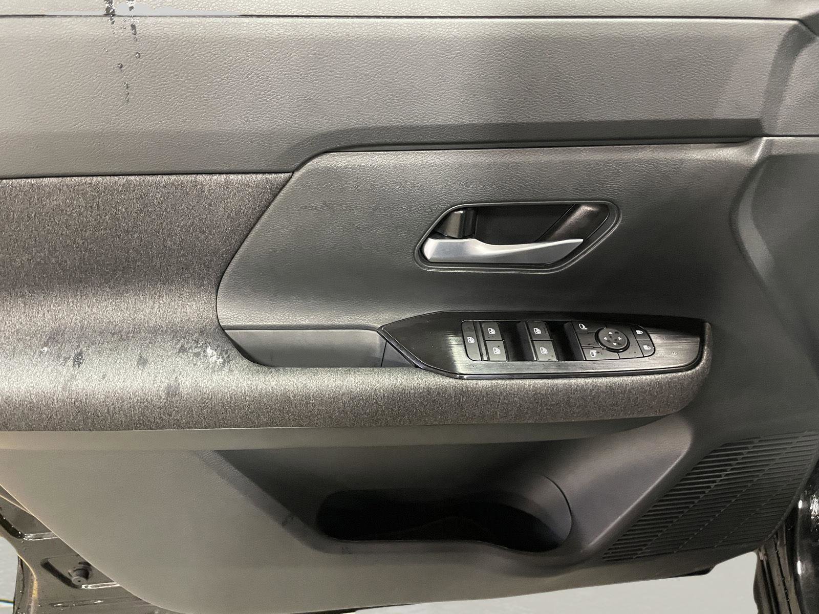 Used 2025 Nissan Kicks SV image 21