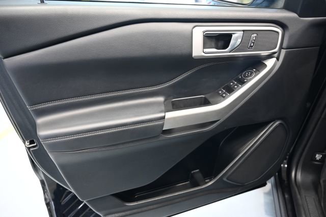 Used 2022 Ford Explorer XLT w/ Equipment Group 202A image 27