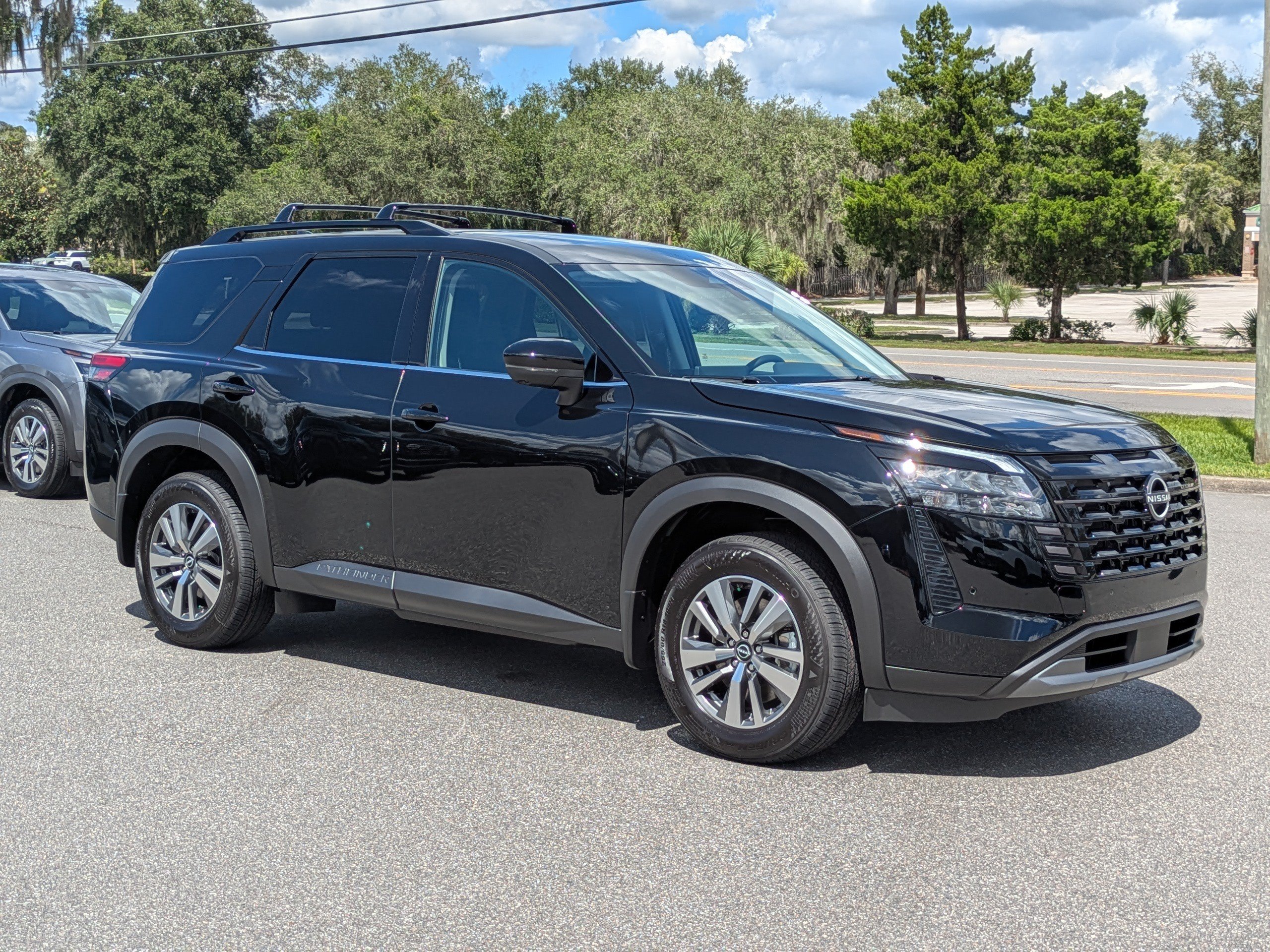 New 2026 Nissan Pathfinder SL FWD image 2