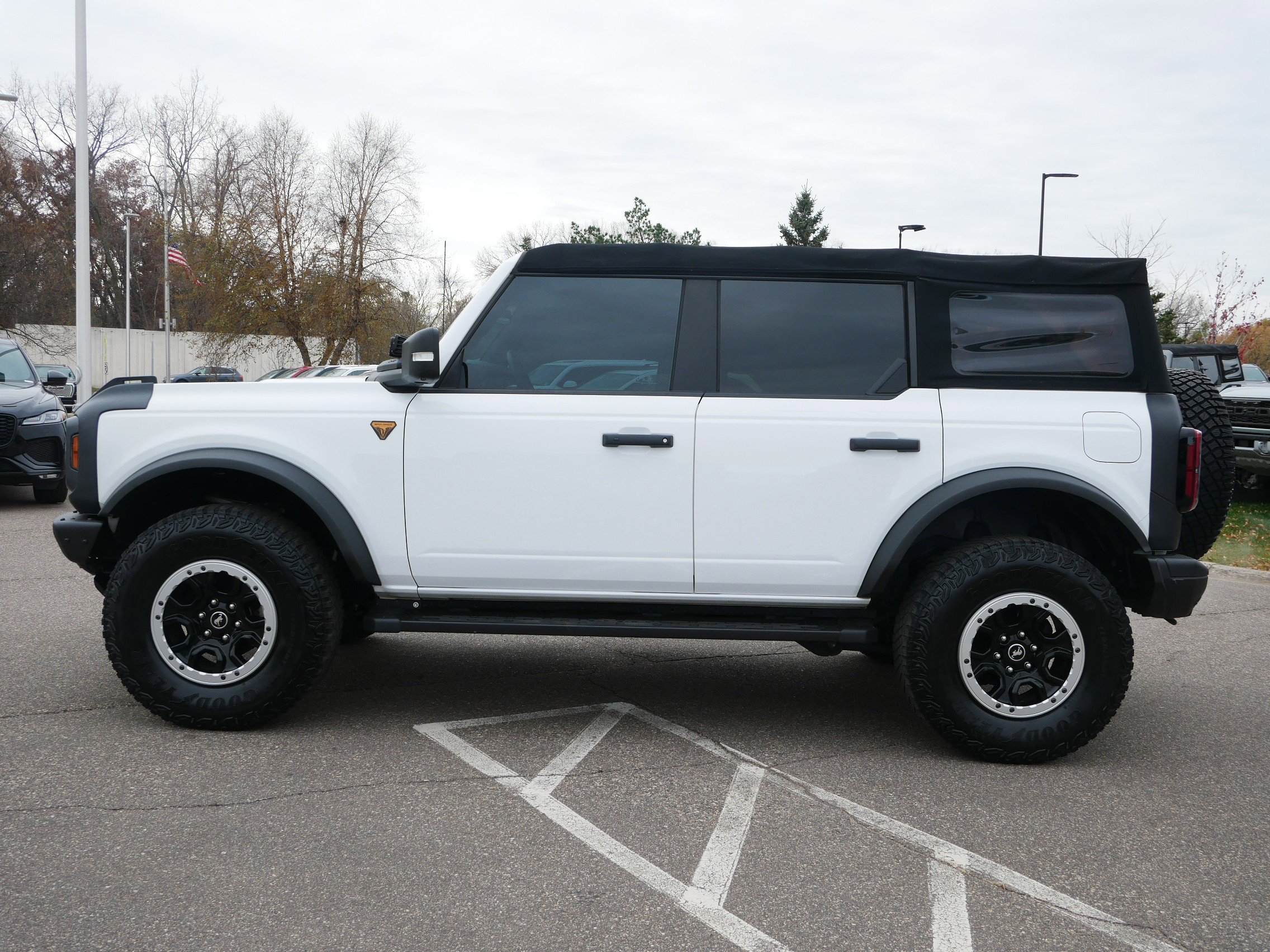 Used 2022 Ford Bronco Badlands image 8
