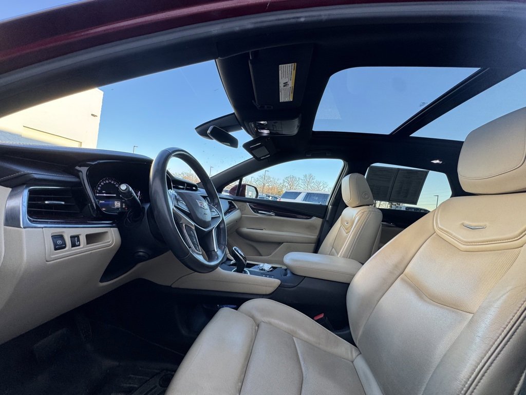 Used 2017 Cadillac XT5 Luxury w/ Driver Awareness Package image 12