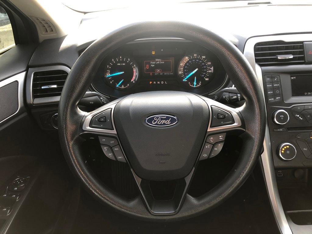 Used 2017 Ford Fusion SE image 11
