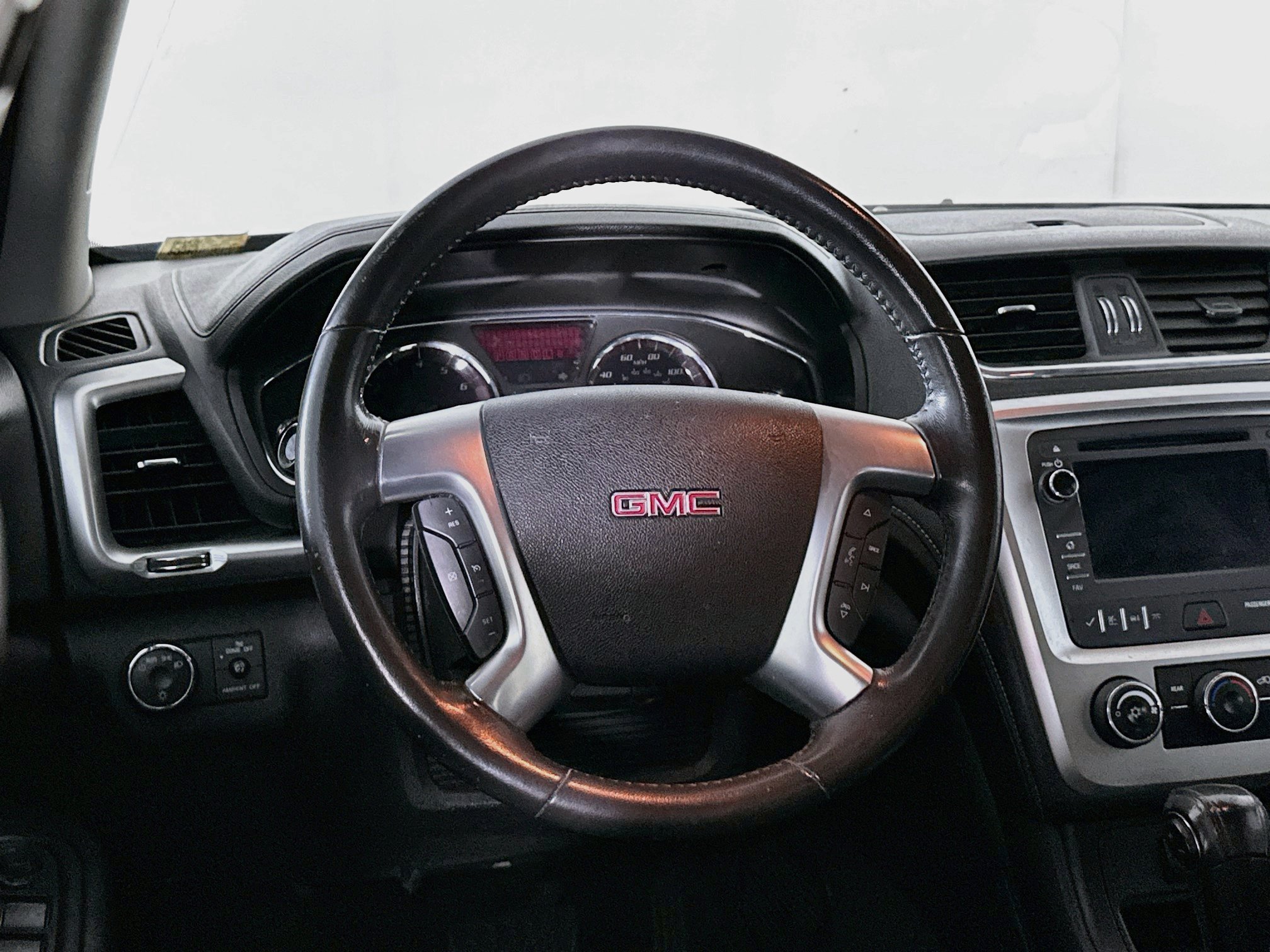 Used 2016 GMC Acadia SLE FWD image 17