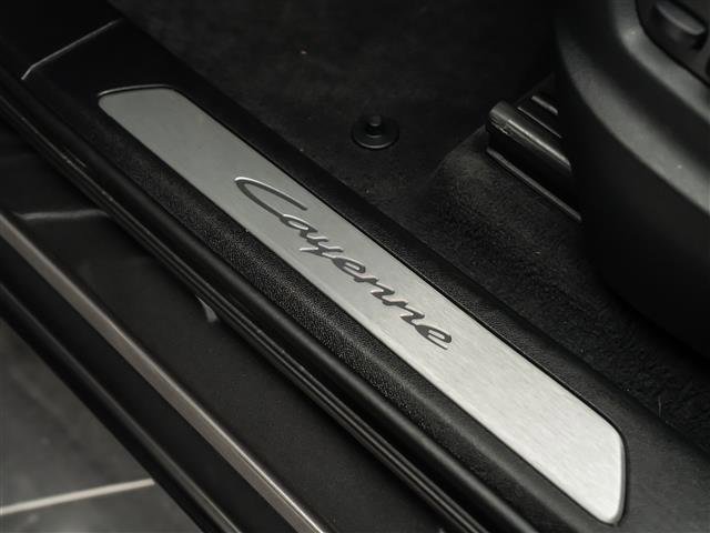 Certified 2025 Porsche Cayenne Coupe AWD/4WD image 25