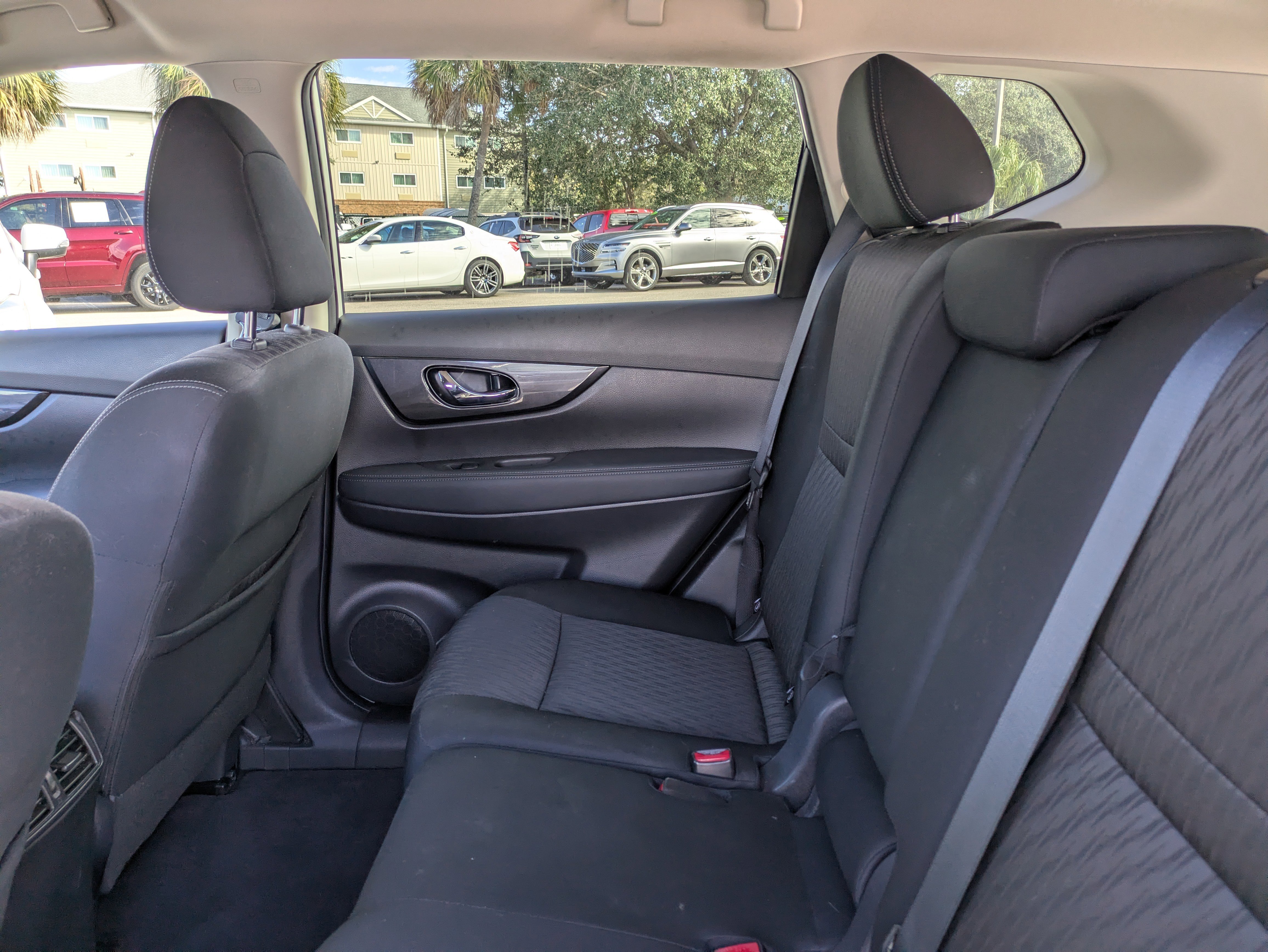 Used 2019 Nissan Rogue SV image 15