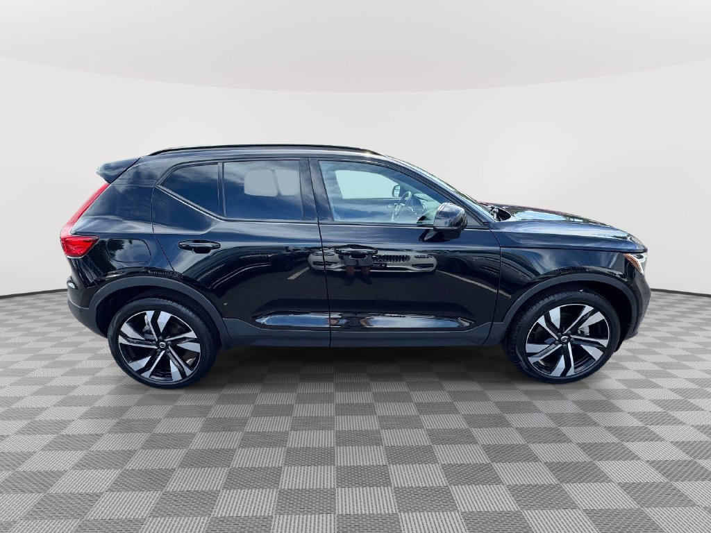 Certified 2024 Volvo XC40 B5 Plus w/ Protection Package Premier AWD/4WD image 3