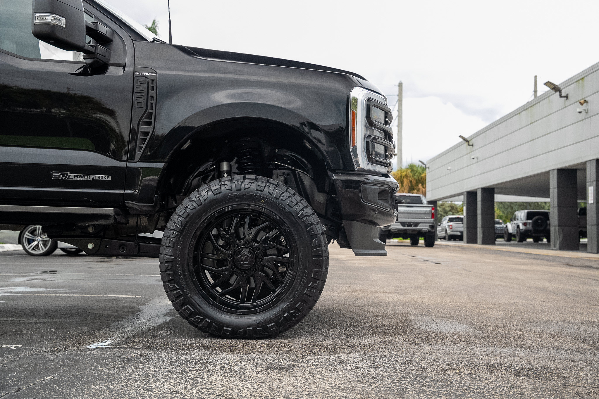 Used 2025 Ford F250 Platinum w/ FX4 Off-Road Package AWD/4WD image 31