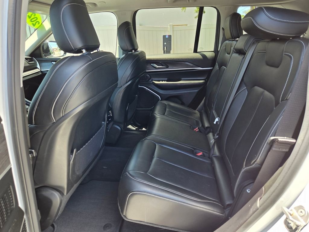 Used 2022 Jeep Grand Cherokee Limited AWD/4WD image 15