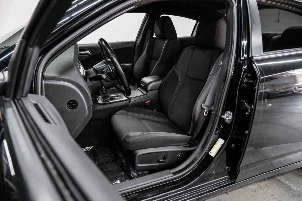 Used 2019 Dodge Charger SXT w/ Blacktop Package AWD/4WD image 42