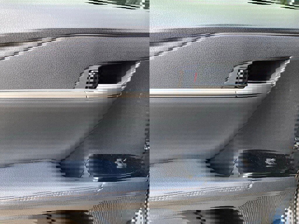 Used 2025 Toyota Camry XLE image 12