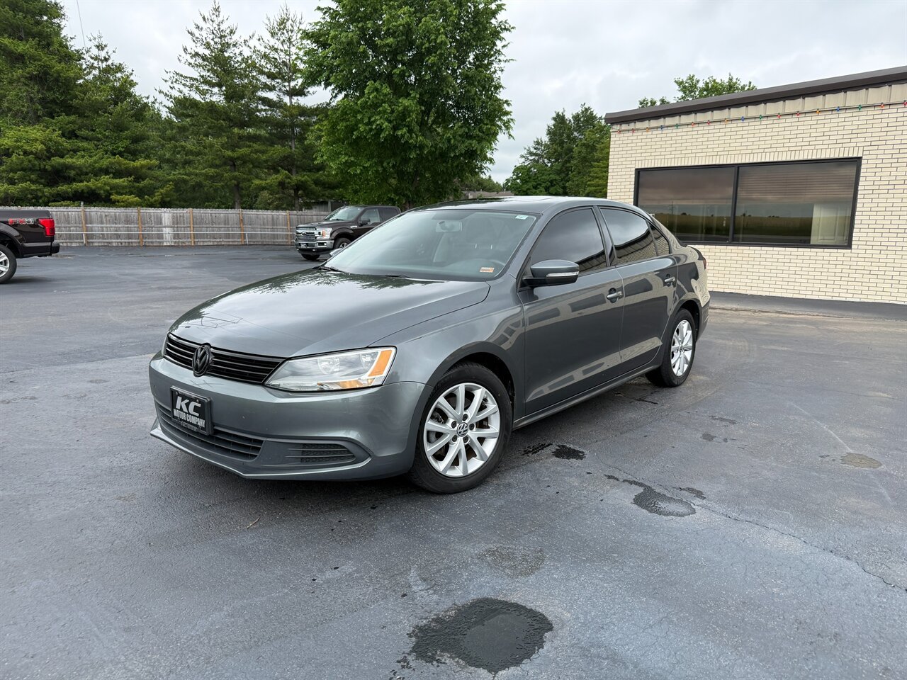 Used 2012 Volkswagen Jetta SE FWD image 2