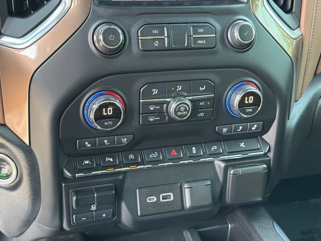 Used 2020 Chevrolet Silverado 1500 High Country w/ Technology Package AWD/4WD image 32