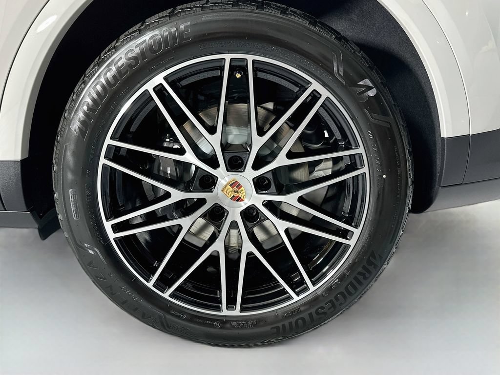 New 2026 Porsche Cayenne AWD/4WD image 33