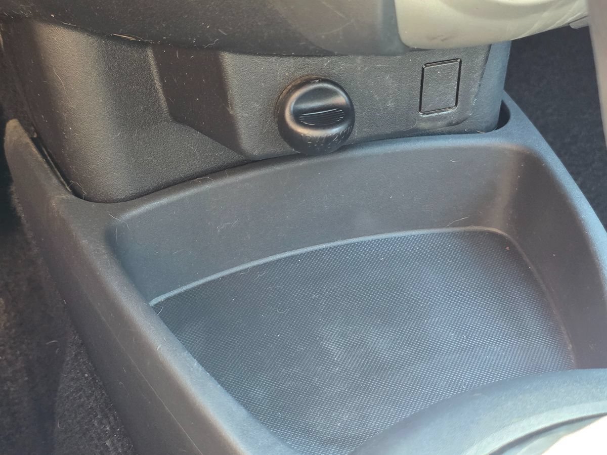 Used 2010 Toyota Yaris 4-Door Hatchback FWD image 41