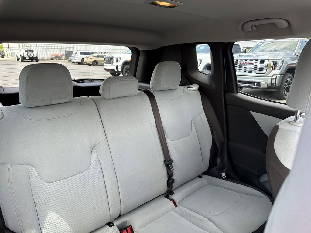 Used 2015 Jeep Renegade Latitude FWD image 14