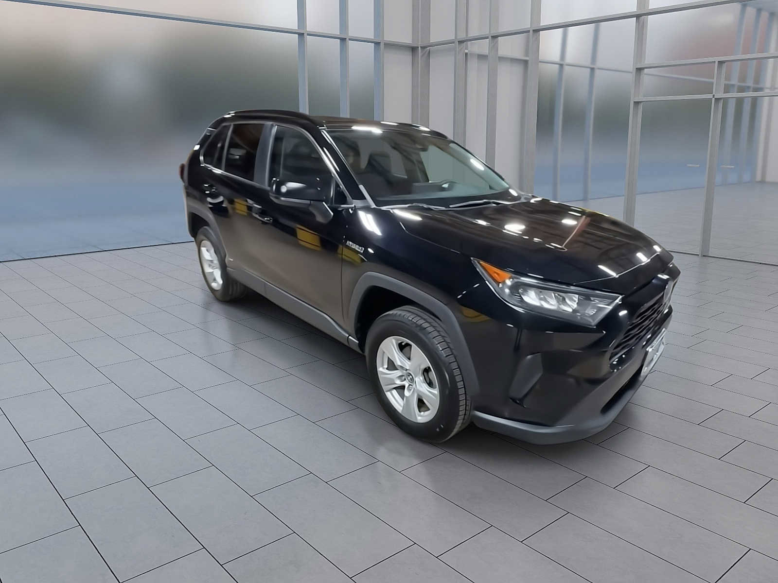 Used 2020 Toyota RAV4 LE image 2