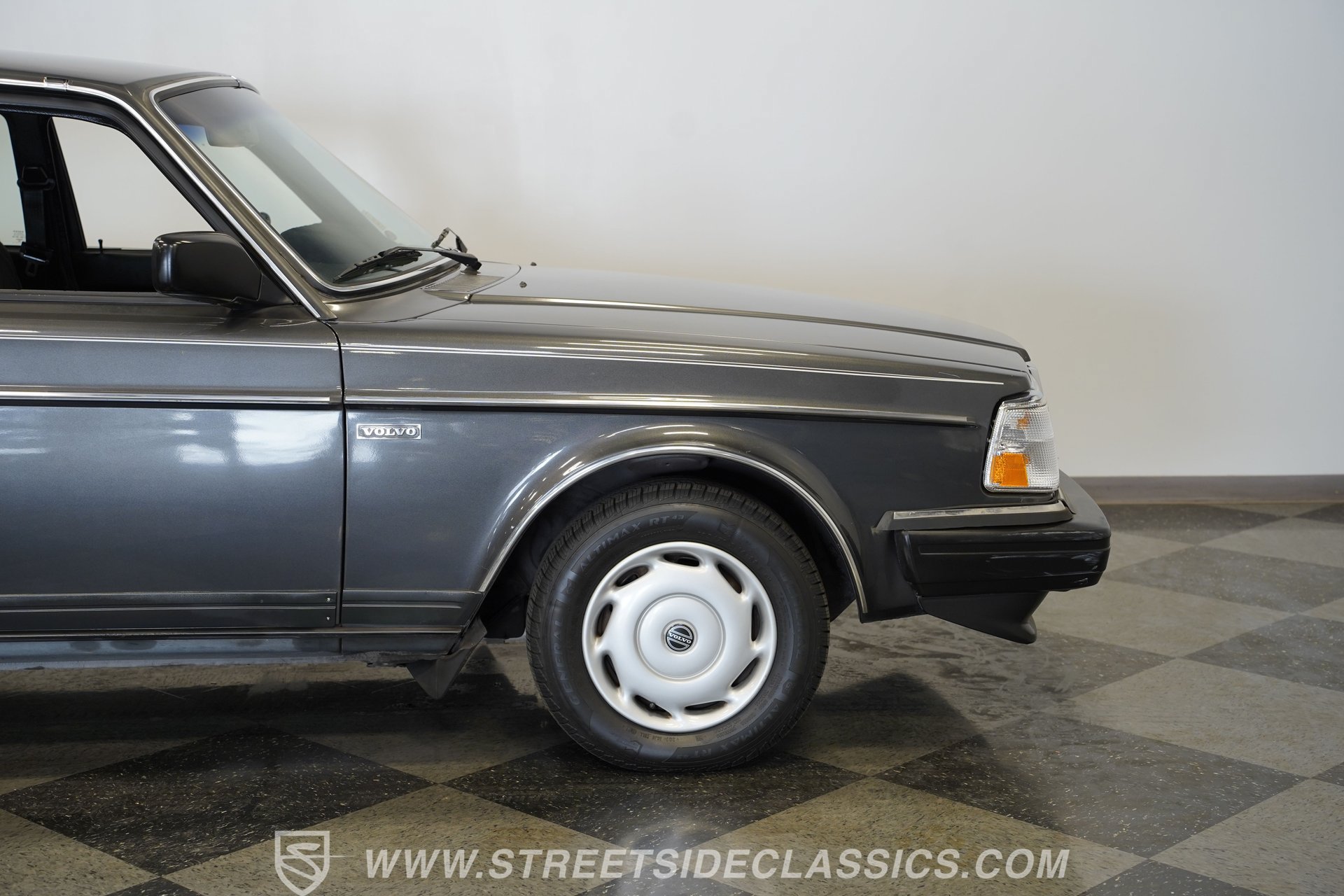 Used 1988 Volvo 240 Sedan RWD image 35