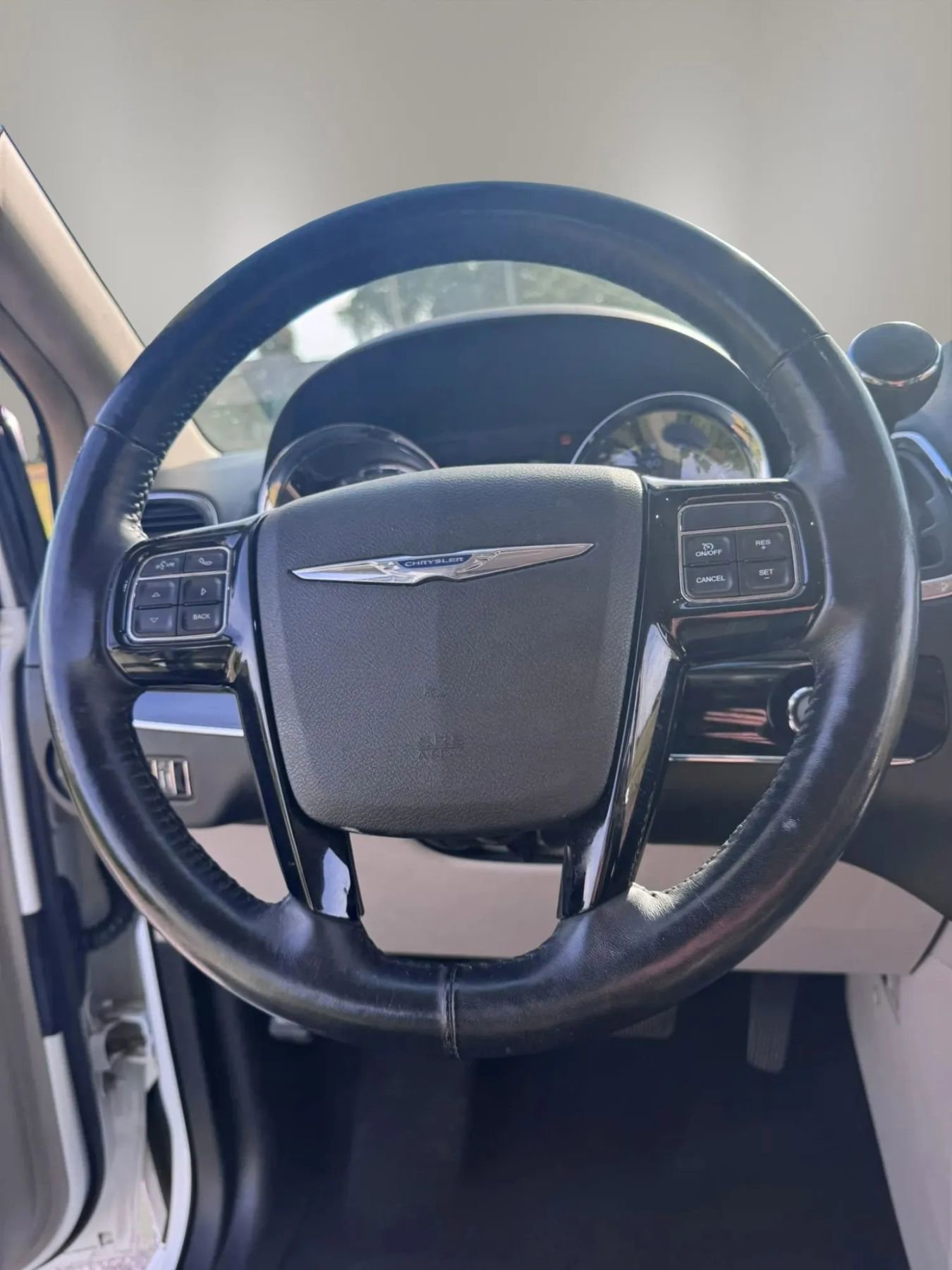 Used 2015 Chrysler Town & Country Limited FWD image 18