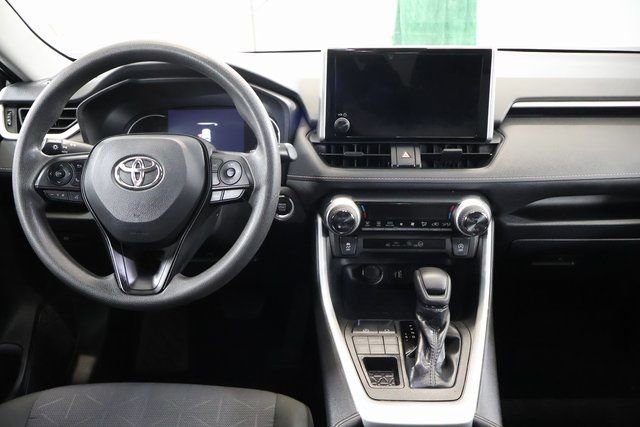 Used 2025 Toyota RAV4 XLE AWD/4WD image 13