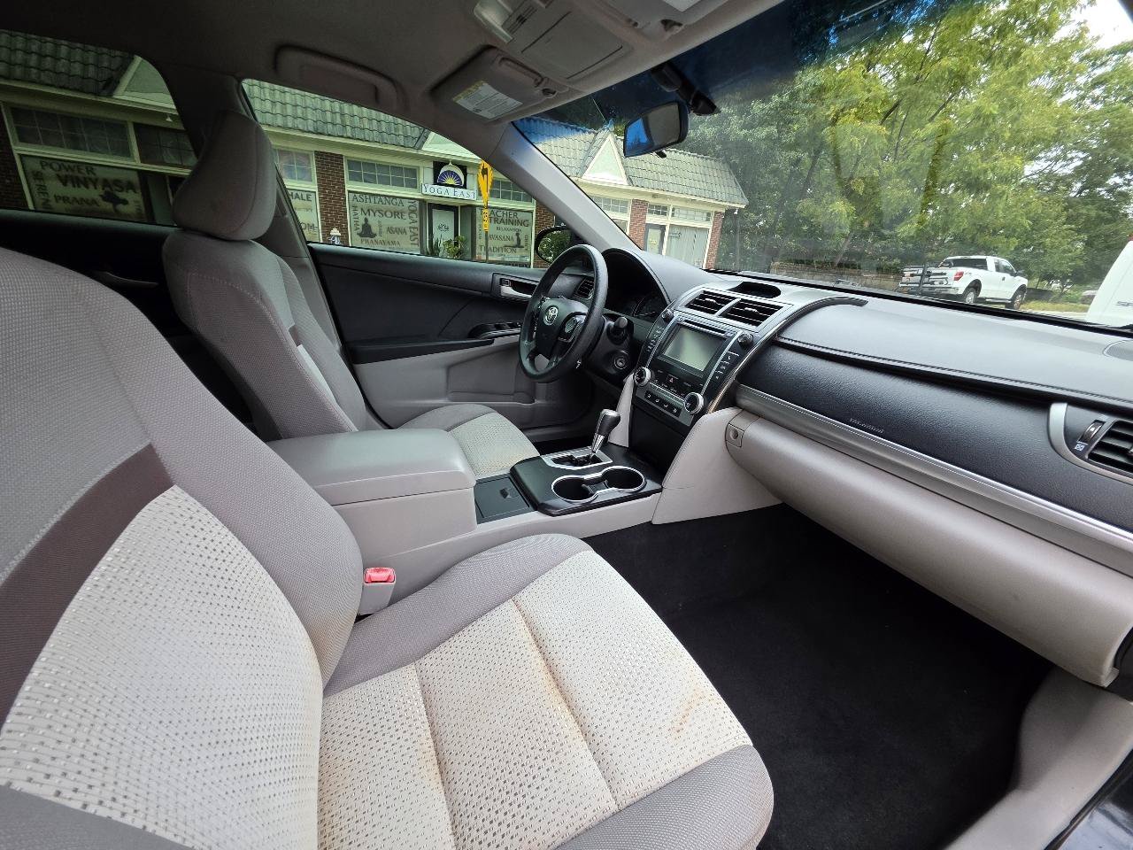 Used 2012 Toyota Camry LE FWD image 33