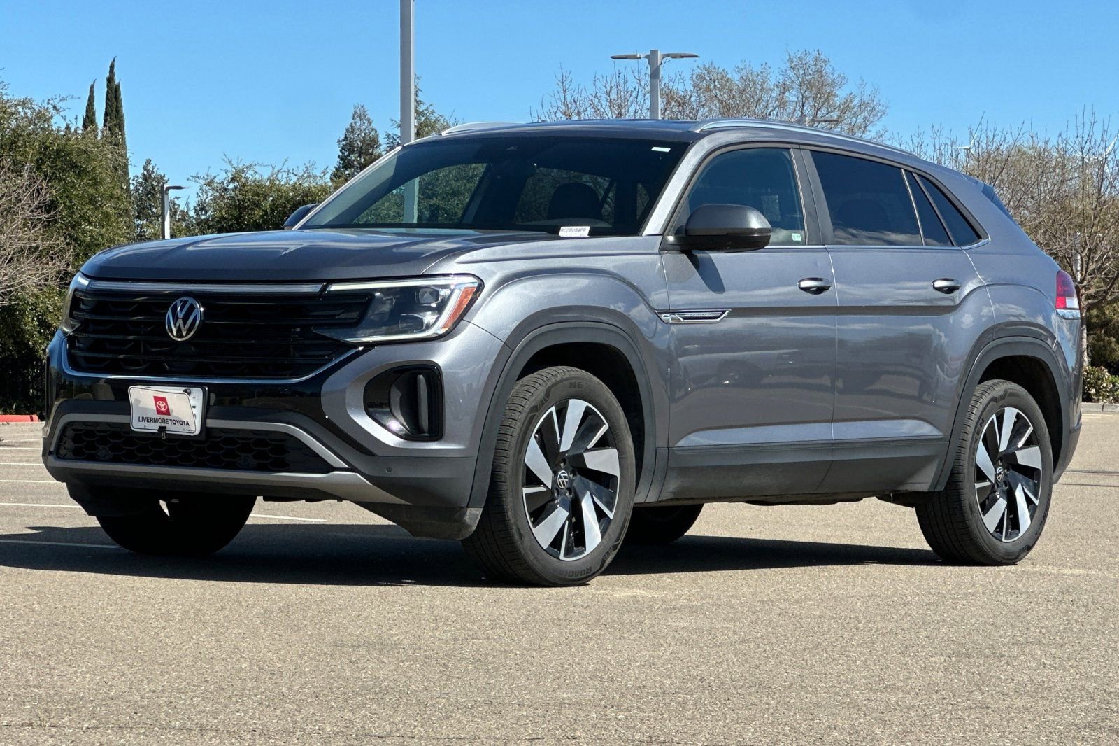 Used 2024 Volkswagen Atlas Cross Sport SE image 8