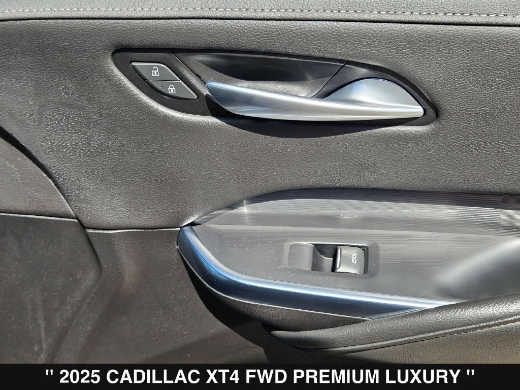 Used 2025 Cadillac XT4 Premium Luxury FWD image 31