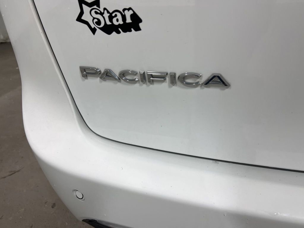 Used 2024 Chrysler Pacifica Limited image 17