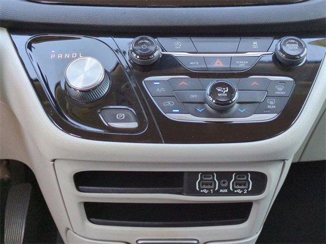 Used 2021 Chrysler Voyager L image 19