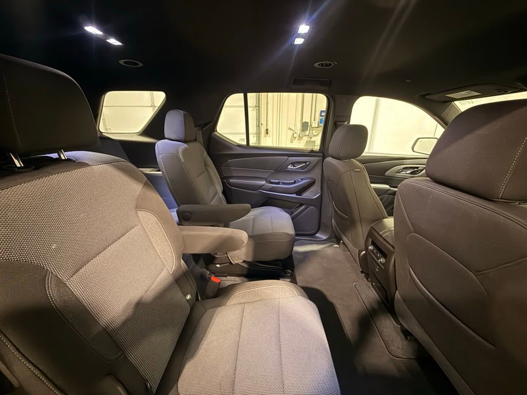 Used 2023 Chevrolet Traverse LT image 32