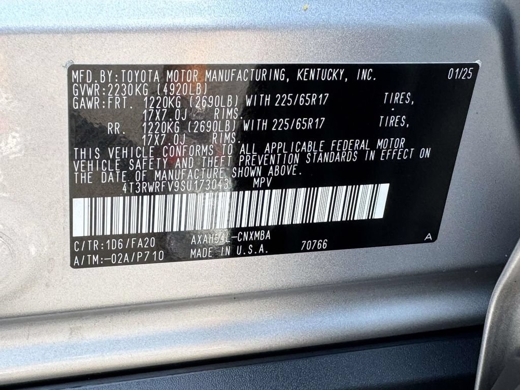 Used 2025 Toyota RAV4 XLE AWD/4WD image 27