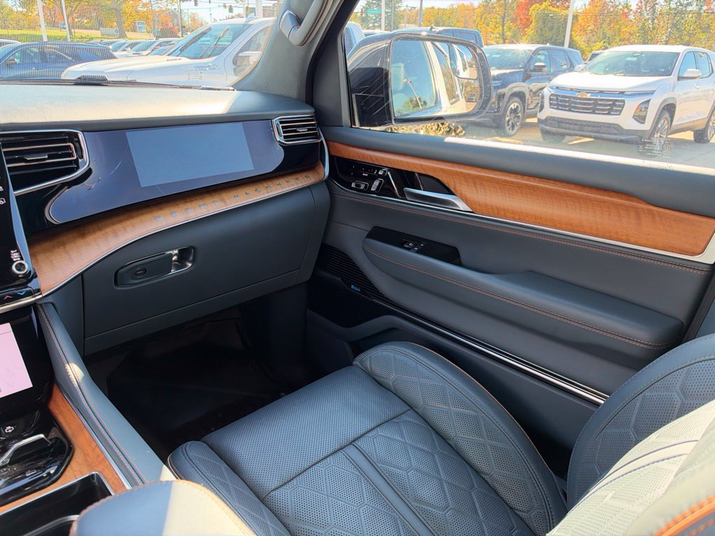 Used 2024 Jeep Grand Wagoneer Series III w/ Rear Seat Video Group 1 AWD/4WD image 49