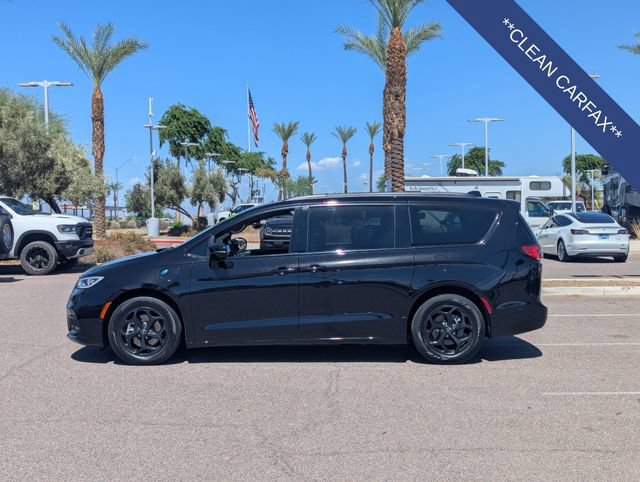 Used 2025 Chrysler Pacifica Premium FWD image 3