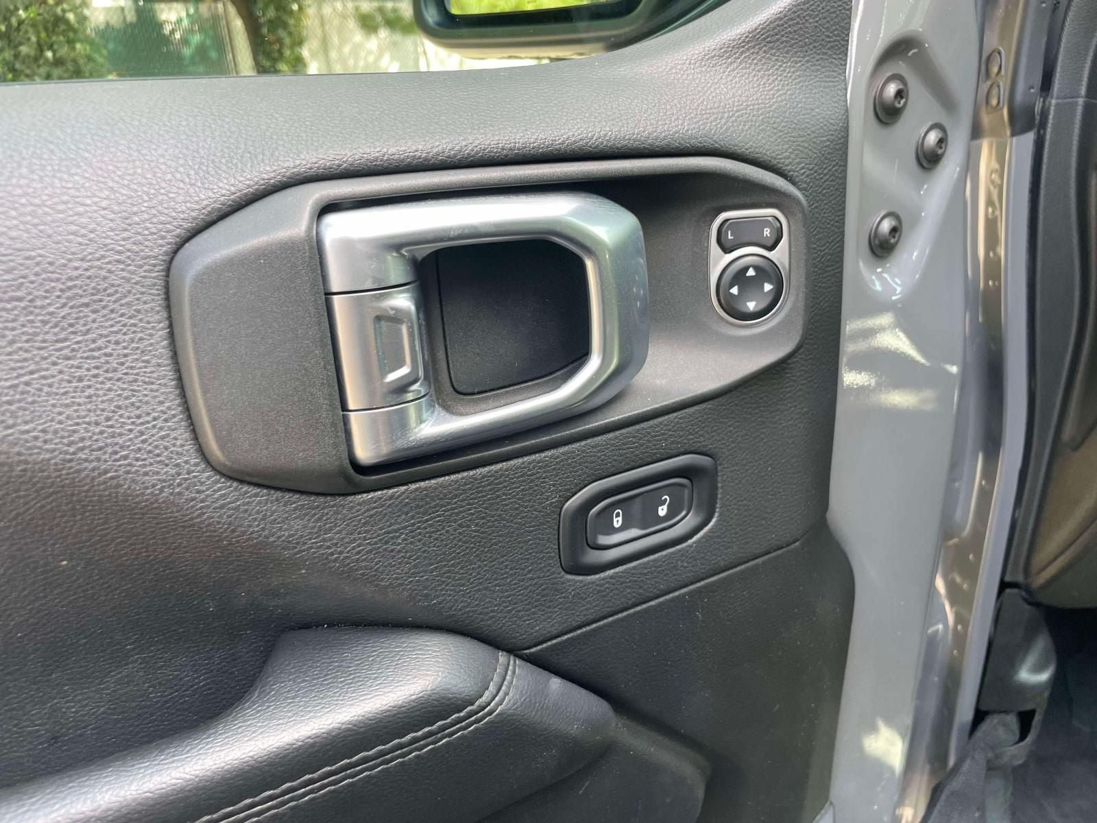 Used 2020 Jeep Wrangler Unlimited Sahara AWD/4WD image 17